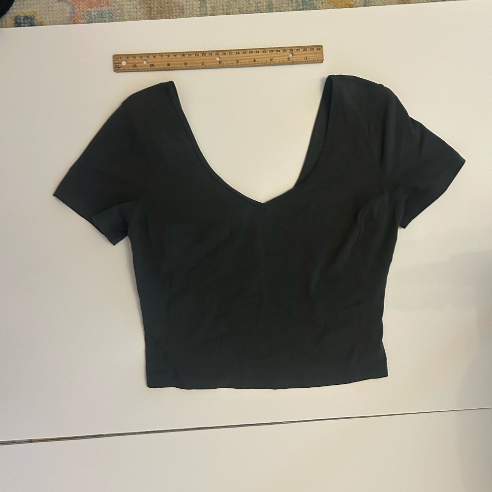 Lulu Lemon T-Shirt Crop Top Gray Size 8.